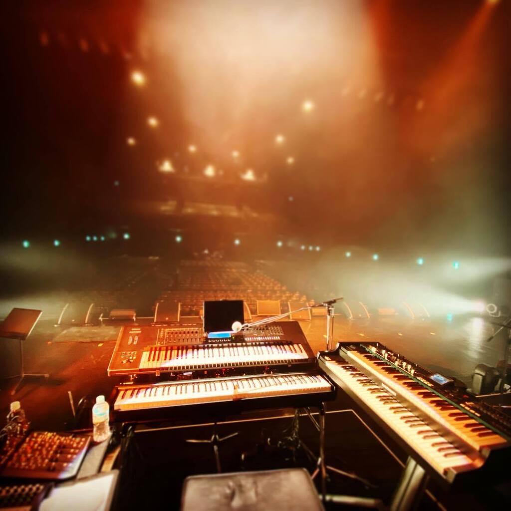 tdske's tweet photo. 今回のセッティングは、いつもの #cp88 #fantom7 に加えて、オルガンは #skxpro が思ってたよりも遥かに良かった。
ミキサーには流行りの #ssl #six
手持ちで行けるお気軽フルセットは暫くはこれかな。 https://t.co/w1NJwpuS6C