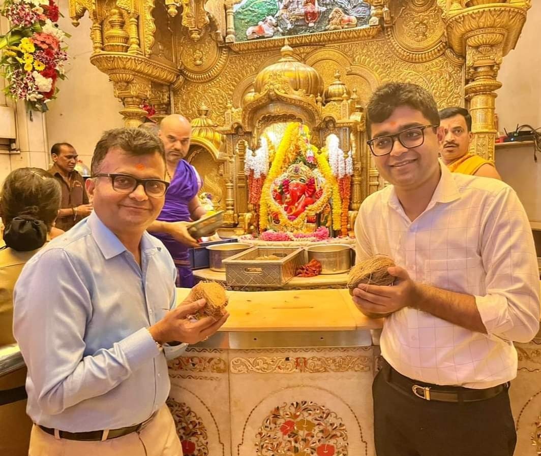 Aneel Murarka (@aneelmurarka) on Twitter photo Seeked blessings at Lord #ShreeSiddhivinayak jee’s temple with Dear son Sidhaant on the occasion of #SankashtiChaturthi. 
The place has an aura of its own, feel strengthened & peaceful after visiting it.  श्री सिद्धिविनायक जी का कृपा हम सब पर बनी रहे. गणपति बाप्पा मोरया 🙏🌺🥥 Seeked blessings at Lord #ShreeSiddhivinayak jee’s temple with Dear son Sidhaant on the occasion of #SankashtiChaturthi. 
The place has an aura of its own, feel strengthened & peaceful after visiting it.  श्री सिद्धिविनायक जी का कृपा हम सब पर बनी रहे. गणपति बाप्पा मोरया 🙏🌺🥥