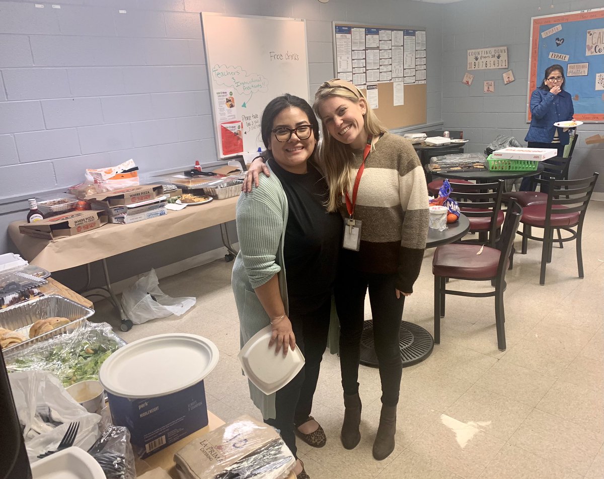 CKelemPrincipal's tweet photo. Thank you 😊 @CoraKellyPTA @Delrayjen and many of our @CKELEM parents for the yummy 😋 dinner for parent conferences! https://t.co/v7WV90zlV5