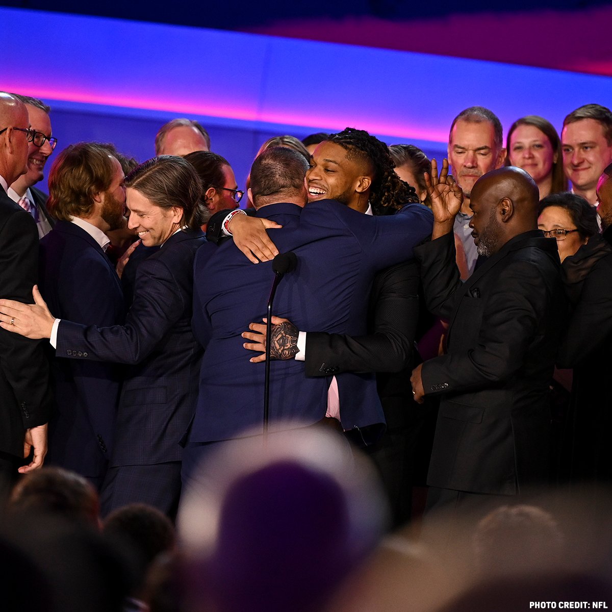 BuffaloBills's tweet photo. What. A. Moment.

#NFLHonors | #LoveForDamar https://t.co/t8xRlUgaEM