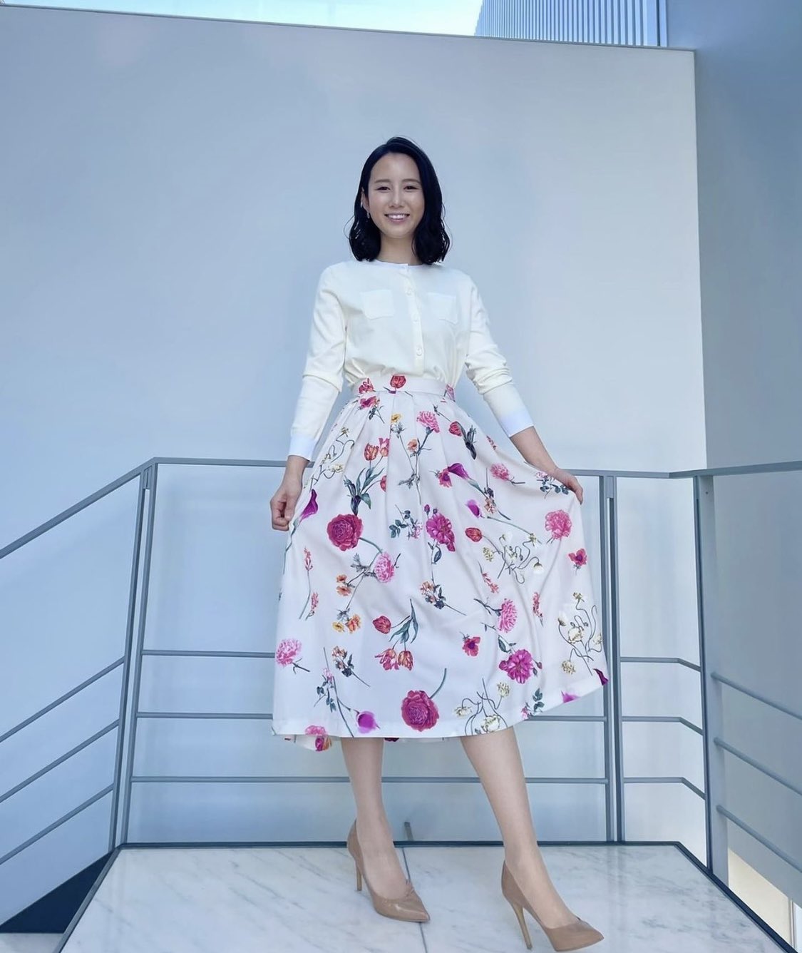 AKIKO OGAWA 白ジャケット フレア袖型 新品未使用 森川夕貴アナ着用 AKIKO OGAWA 白ジャケット フレア袖型 新品未使用 森川夕貴アナ