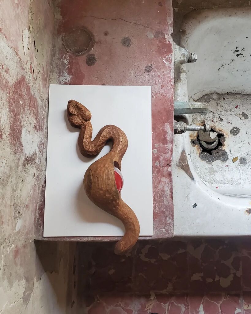 Ferroco_mx's tweet photo. Gracias @sphere_salon por el espacio. Increíble curaduria de @erikarmz.7 
#Escultura #TallaEnMadera #ArteContemporaneo https://t.co/5RQXQG6ARX https://t.co/2idnjd11iv