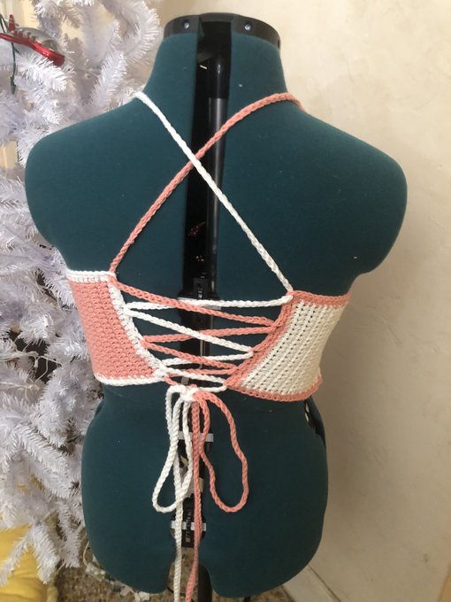 Another one done! Fits 34C to 32DDD and everything in between 👁👄👁 super adjustable band size, so if you&rsquo;re<a href="/tag/crochet"class="tags"><span>#crochet</span></a><a href="/tag/twitch"class="tags"><span>#twitch</span></a>