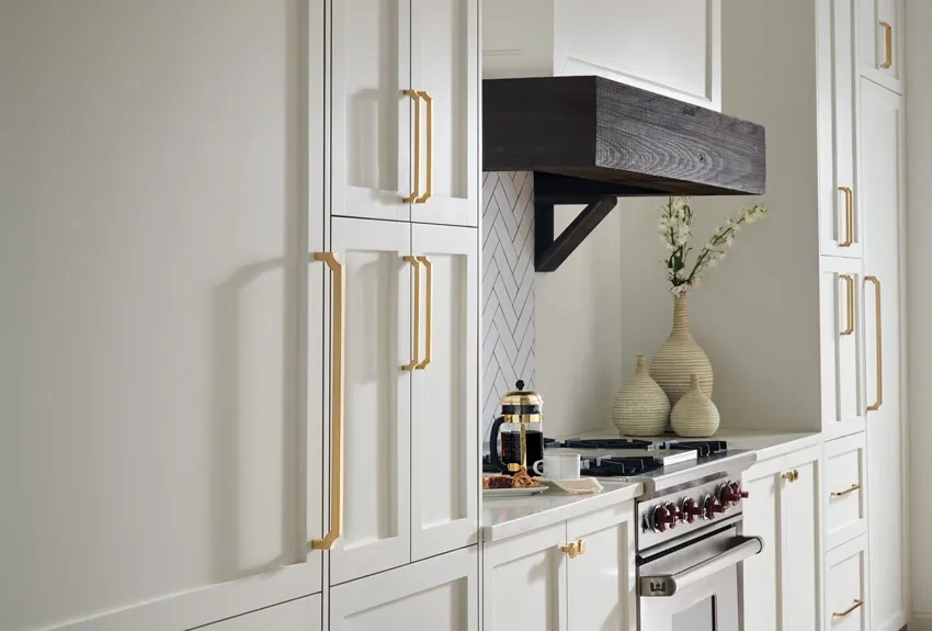 Bauerware's tweet image. Timelessly Chic A modern reinvention of classically inspired designs, the Ellis collection boasts opulent influences of Savannah's graceful architecture. Transitional yet classic.