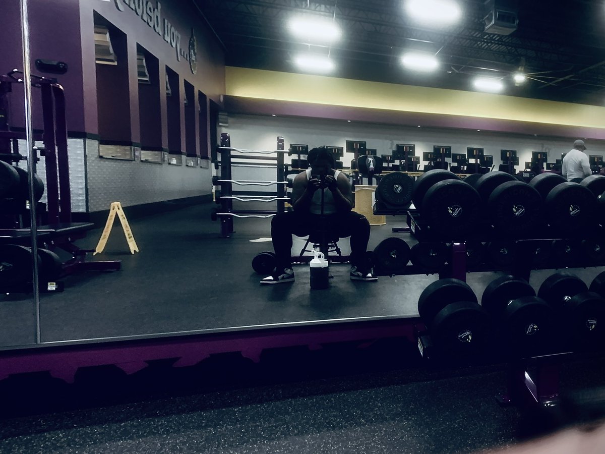 Rakem56's tweet photo. It’s the off season💯 @ConsciousBOAH @CoachBobbyCole2 @HazEastFB https://t.co/RXO9mrarwl