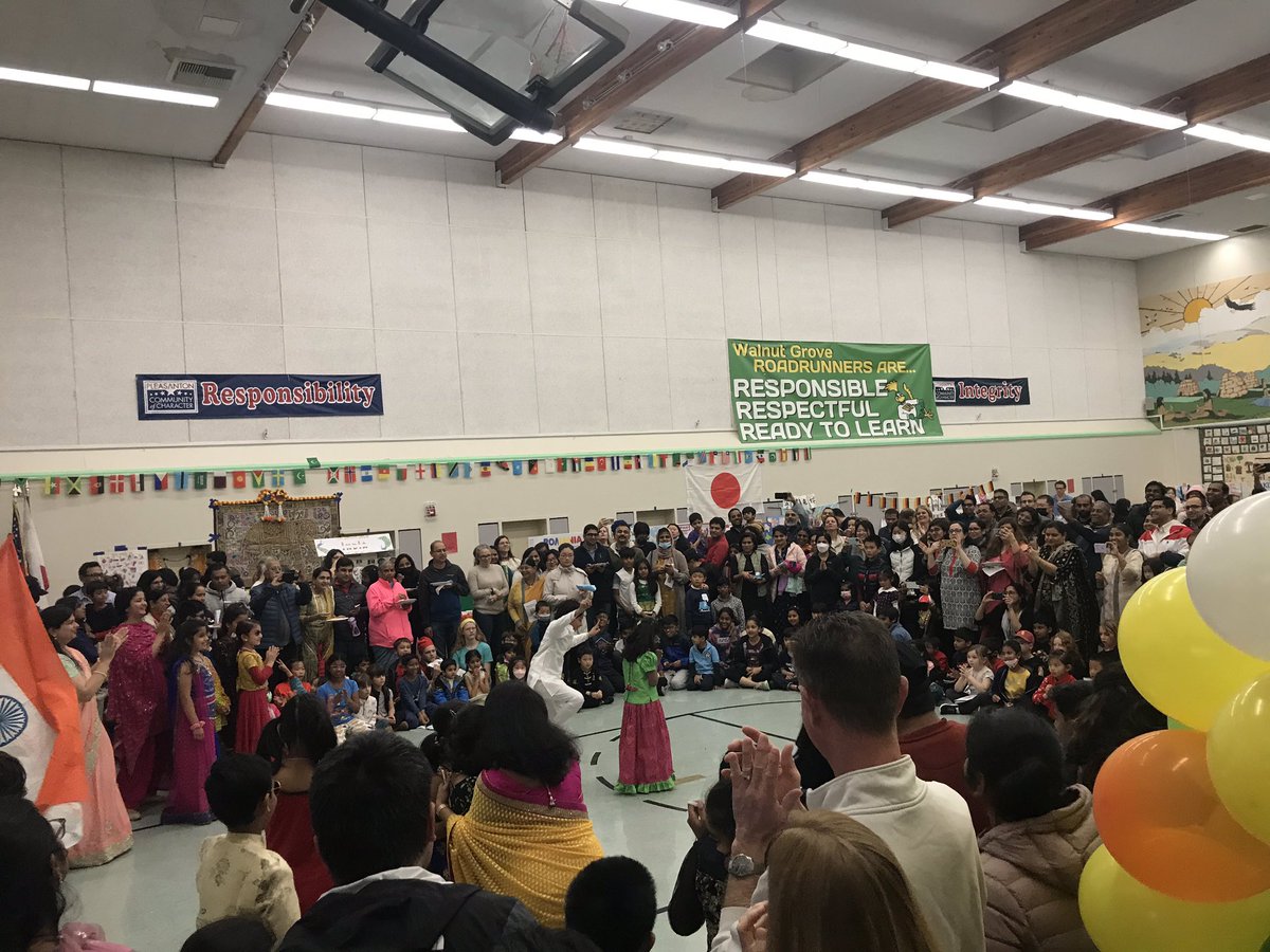 WGroadrunners's tweet image. Our Roadrunner families enjoying the multicultural event. Lots of countries represented tonight with hundreds of families trying various foods from around the world. #PUSDedu