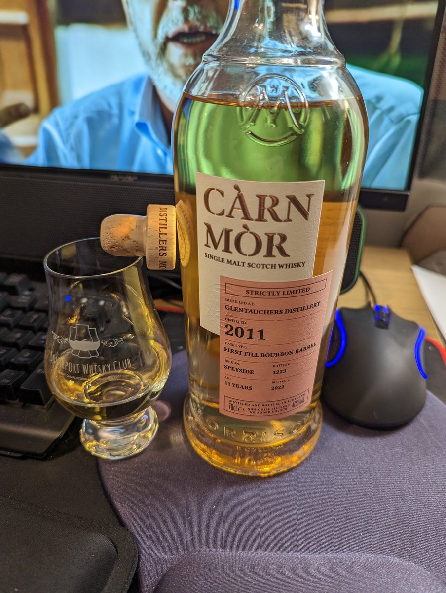 uk_whisky's tweet photo. As one bottle departs. Another is opened. #OneOutOneIn https://t.co/dYYT7xhxQy