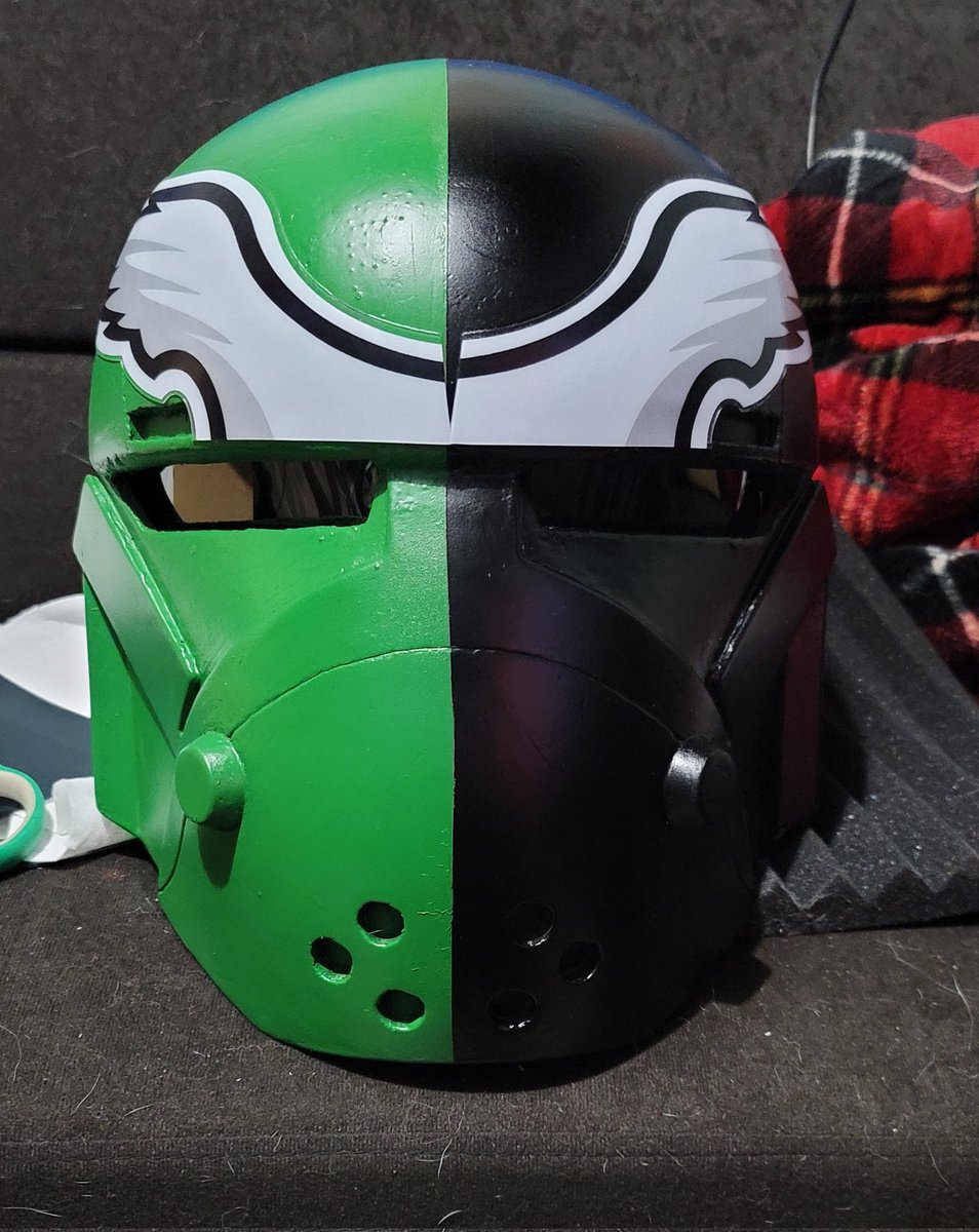 BurrowCommander's tweet image. In honor of the Eagles, making it to the superbowl here is the Wrecker inspired helmet I made for an Eagles fan #starwars #SuperBowl