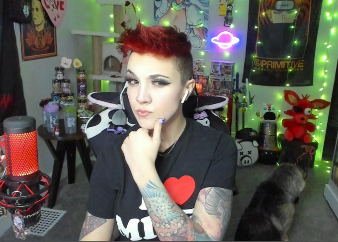 0w0 what's this? new hair?!   also I'm live  🔴 https://t.co/CTtfniRZeK https://t.co/epOh3QQA1c<a href="/tag/newprofilepic"class="tags"><span>#newprofilepic</span></a>