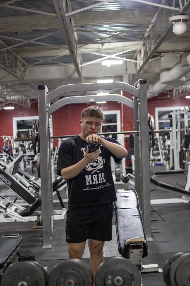 Invitrix's tweet photo. Gained 25lbs of lean mass over the last 6 months. The goal is to do 225 in all compound movements this year https://t.co/qAl1Jv29e8