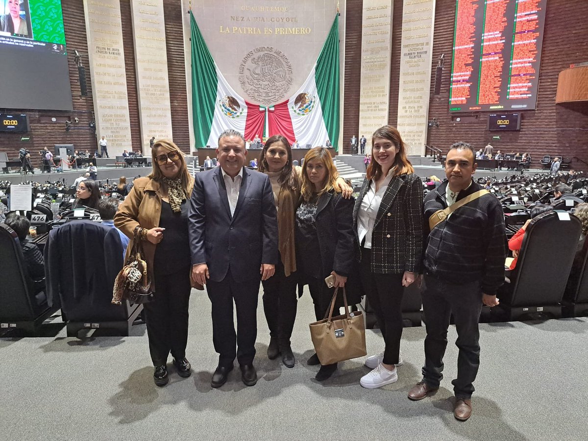 CQuintanaMtz's tweet photo. Un gusto saludar el día de hoy, a amigas y amigos en la Cámara de Diputados, donde tuve la oportunidad de saludarlos y compartir los diferentes temas que se discuten el día de hoy.

#CarlosQuintana #DiputadoFederalDistrito10 https://t.co/Bltu7V3Zxb