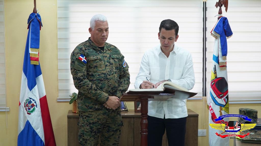 cesmetrd's tweet photo. Visita de Cortesía.

El director general del #CESMETRD, Mayor General Manuel Antonio Lachapelle De los Santos, ERD., recibió la visita del Sr. Hugo Beras, director ejecutivo del Instituto Nacional de Tránsito y Transporte Terrestre (@intrant_rd). https://t.co/BQVwo8WXzQ