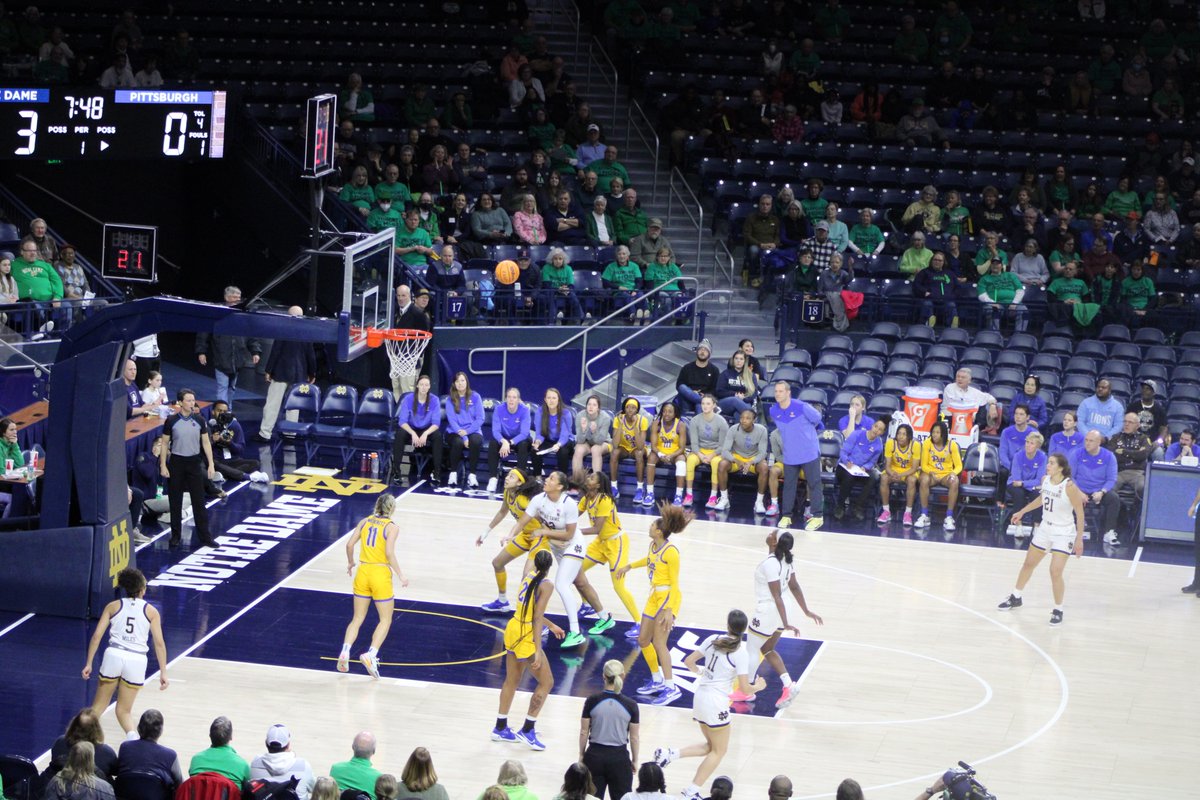 TNNDN's tweet photo. Some shots from tonight's 1st half of @NDWBB vs @Pitt_WBB 

#NotreDame leads #Pitt 33-28.  
Citron leads the #Irish with 7 points, Westbeld has 6 rebounds, Miles has 4 assists.

#GoIRISH #BeatPanthers #ProtectPurcell https://t.co/WE8TFUgpSN