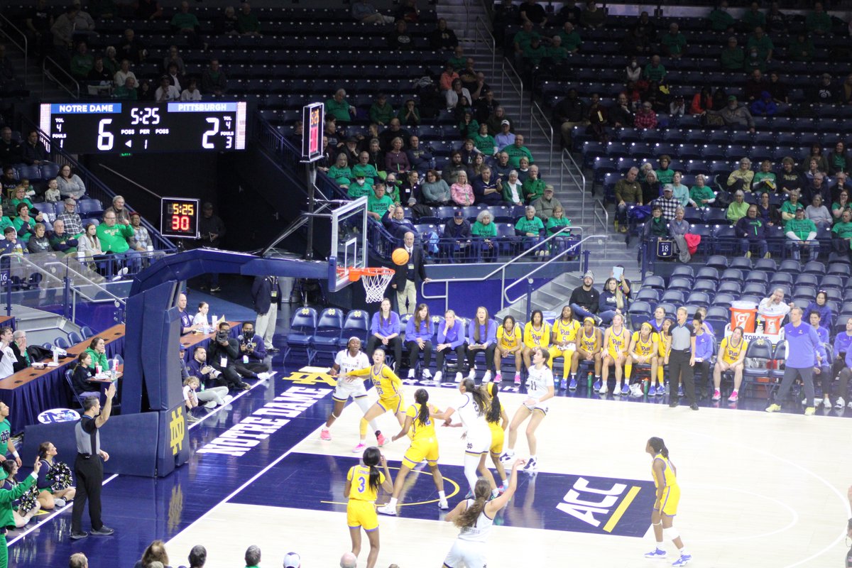 TNNDN's tweet photo. Some shots from tonight's 1st half of @NDWBB vs @Pitt_WBB 

#NotreDame leads #Pitt 33-28.  
Citron leads the #Irish with 7 points, Westbeld has 6 rebounds, Miles has 4 assists.

#GoIRISH #BeatPanthers #ProtectPurcell https://t.co/WE8TFUgpSN