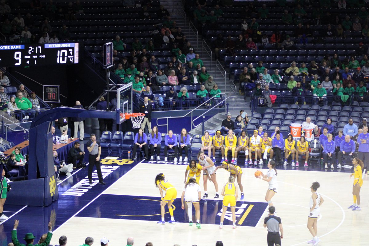 TNNDN's tweet photo. Some shots from tonight's 1st half of @NDWBB vs @Pitt_WBB 

#NotreDame leads #Pitt 33-28.  
Citron leads the #Irish with 7 points, Westbeld has 6 rebounds, Miles has 4 assists.

#GoIRISH #BeatPanthers #ProtectPurcell https://t.co/WE8TFUgpSN