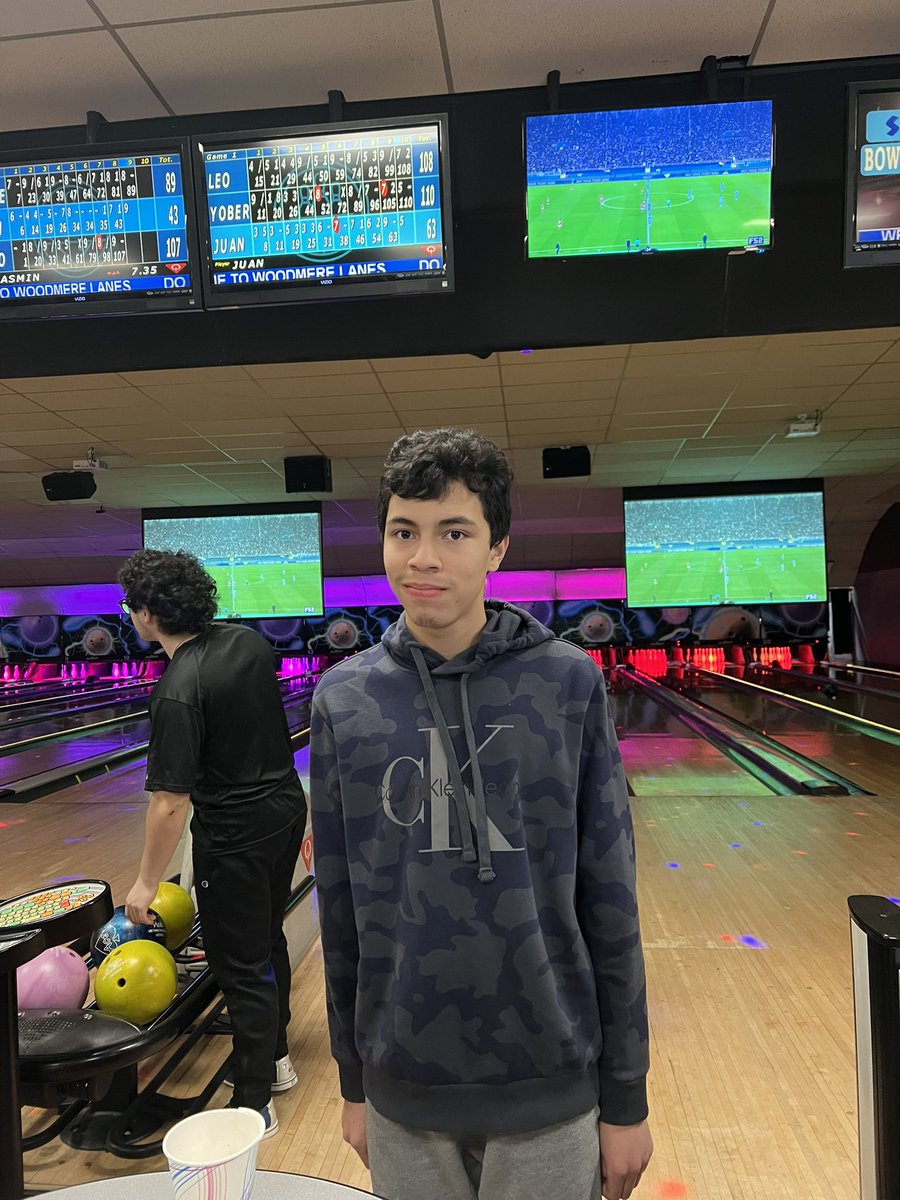 Such a fun night bowling with the varsity bowling team!!! 🎳