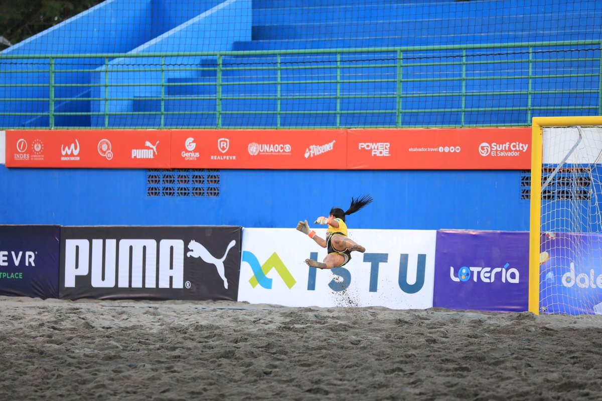 DeportesC10's tweet photo. ⏱ Final del segundo periodo
Se mantiene el marcador de 3-2 a favor del #SaoPedroBS que supera al #BSUES.
#AmericasWinnersCupElSalvador2023 https://t.co/RFJnfRwVhx