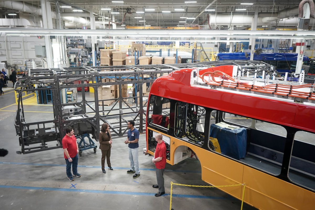 VP46Archive's tweet image. Electric buses mean cleaner air and a healthier future for all. They also mean jobs. 

In the last 6 months, we’ve created more than 100,000 clean energy jobs by investing in climate solutions like the electric buses I toured today in St. Cloud, Minnesota.
