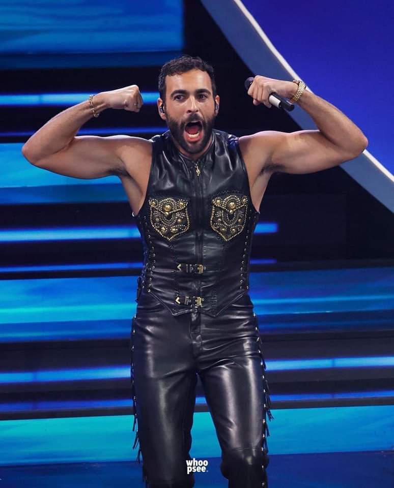 FaveroLaura's tweet photo. La quiete dopo la tempesta! #MengoniSanremo2023 #DueViteStreamingParty #Sanremo2023 il motore si è scaldato alla grande e domani saranno CAVOLI AMARI! SI ALZERANNO TUTTI ANCORA PRIMA CHE INIZI A CANTARE‼️GRAZIE Marco di questi 14 anni insieme!👑👑👑🎶🎶Ti voglio bene sei vita‼️ https://t.co/Nbitgvyp89