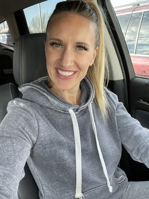 Waiting for the littles!momlife https://t.co/IAC6MEPIxy