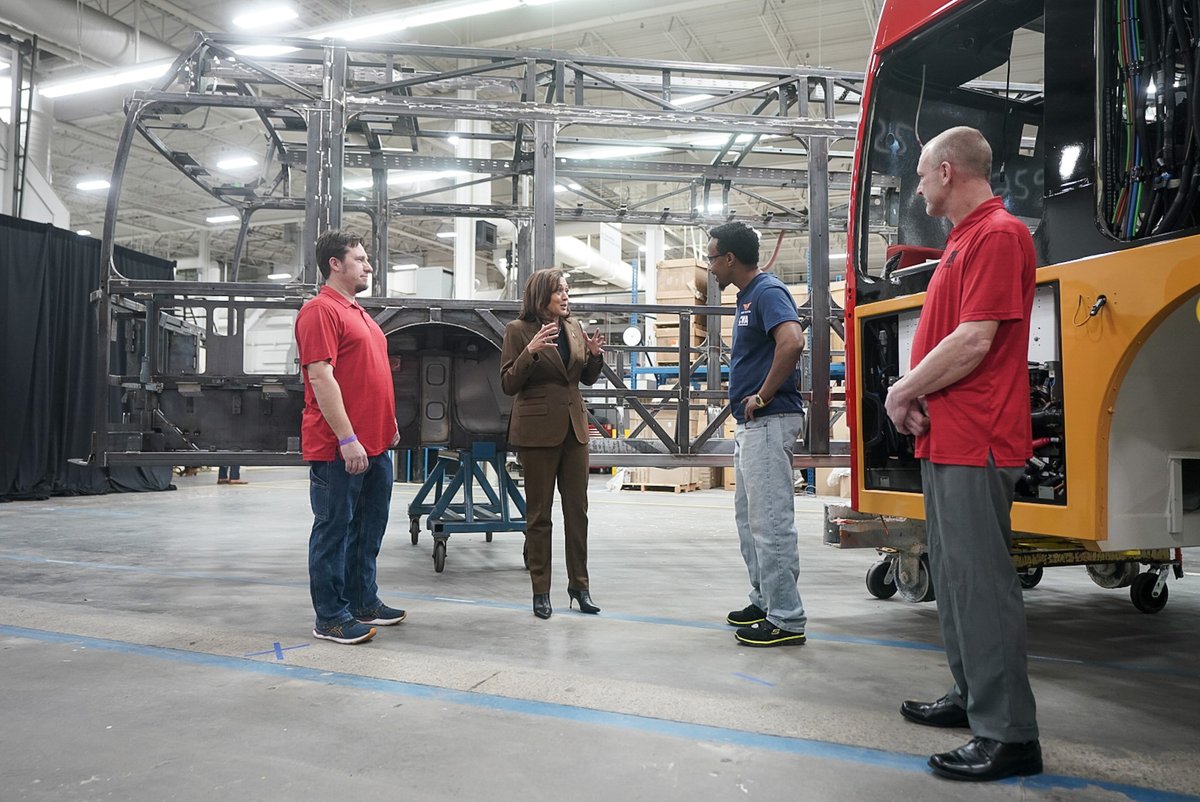 VP46Archive's tweet image. Electric buses mean cleaner air and a healthier future for all. They also mean jobs. 

In the last 6 months, we’ve created more than 100,000 clean energy jobs by investing in climate solutions like the electric buses I toured today in St. Cloud, Minnesota.