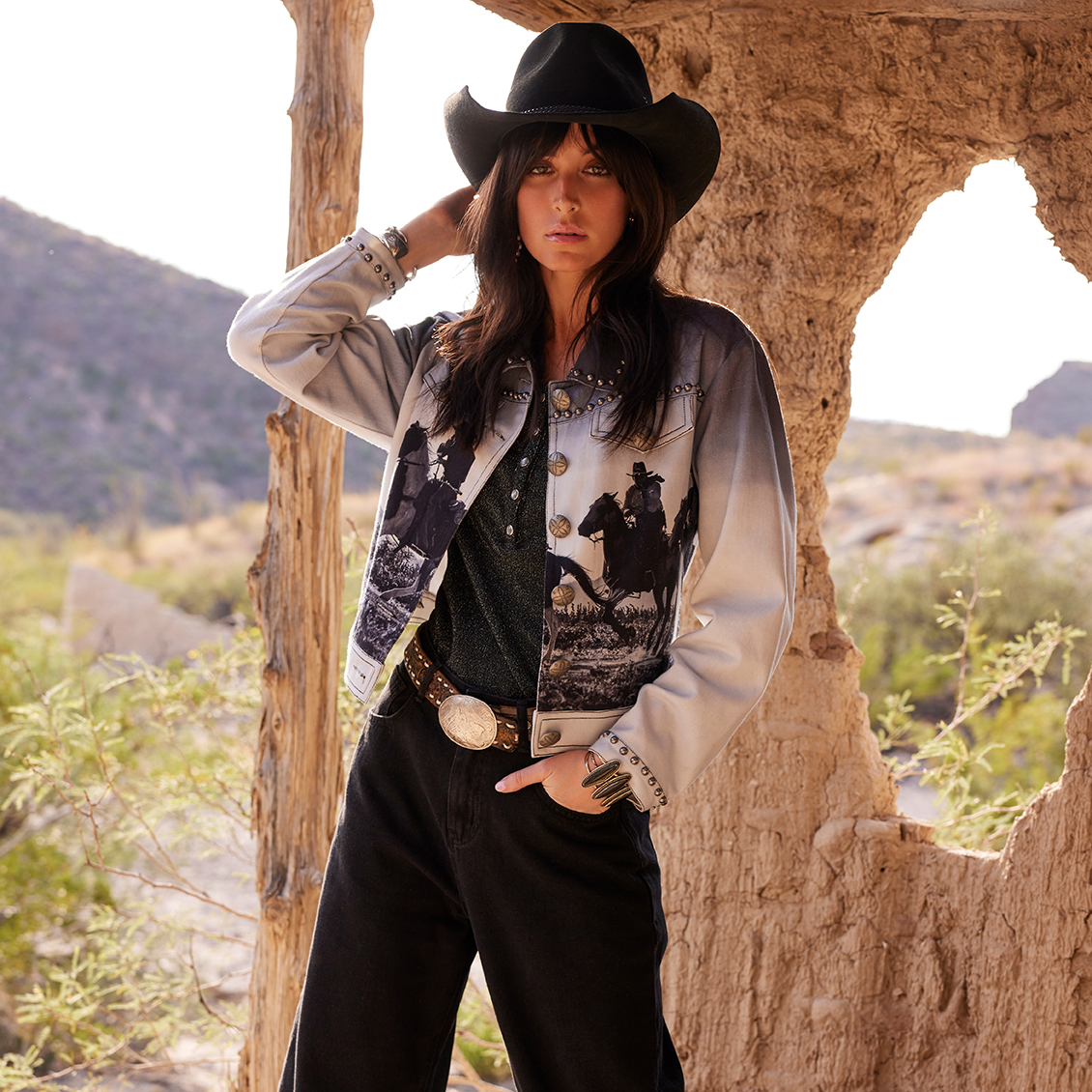 doubledranch_'s tweet photo. Regulators, Mount Up! 🤠🐴
.
.
.

📸: 
@mitchellfranz
#doubledranch #doubledaddiction #ddranchwear #ddr #FarOutWest #BillyTheKid #dopaminedressing #digitallavender #moderngoth #springfashion #Spring2023 #western #retrowestern #ootd #fashion https://t.co/VnF9RqHc87