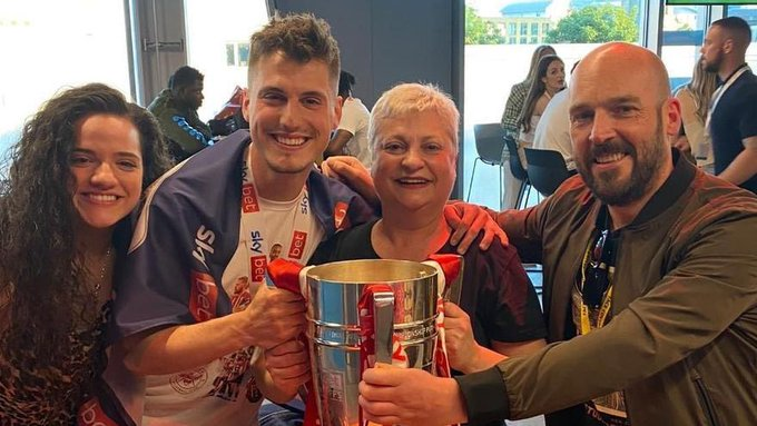 bfcgpg's tweet photo. Sergi's Canos's mother has passed away suddenly

Thoughts and our deepest condolences are with @sergicanos @juditctenes and the rest of the family

♥️ https://t.co/DOr3UMpT2i
