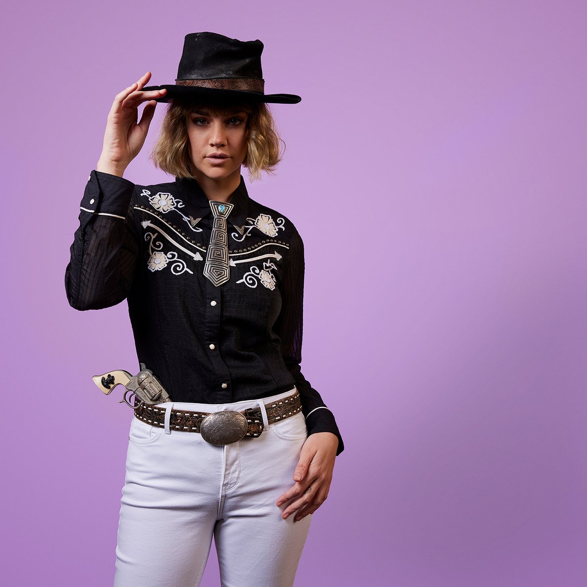 doubledranch_'s tweet photo. Regulators, Mount Up! 🤠🐴
.
.
.

📸: 
@mitchellfranz
#doubledranch #doubledaddiction #ddranchwear #ddr #FarOutWest #BillyTheKid #dopaminedressing #digitallavender #moderngoth #springfashion #Spring2023 #western #retrowestern #ootd #fashion https://t.co/VnF9RqHc87