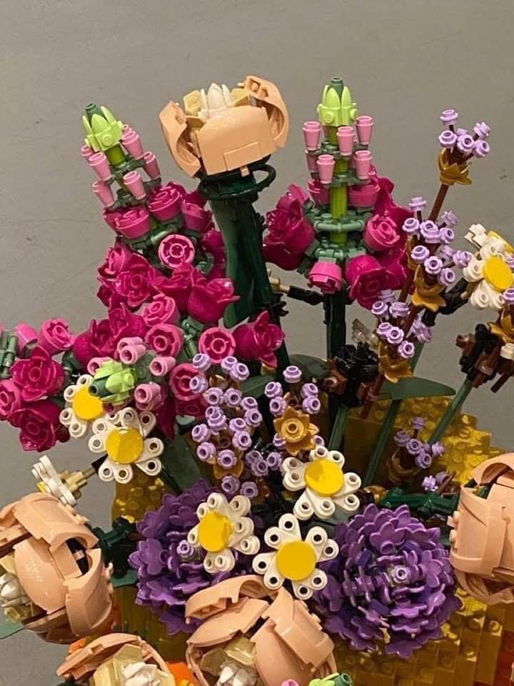Frikimaestro's tweet photo. Ahora sé que hay ramos de flores de Lego y ya no quiero otra cosa https://t.co/CYWwPJ923U