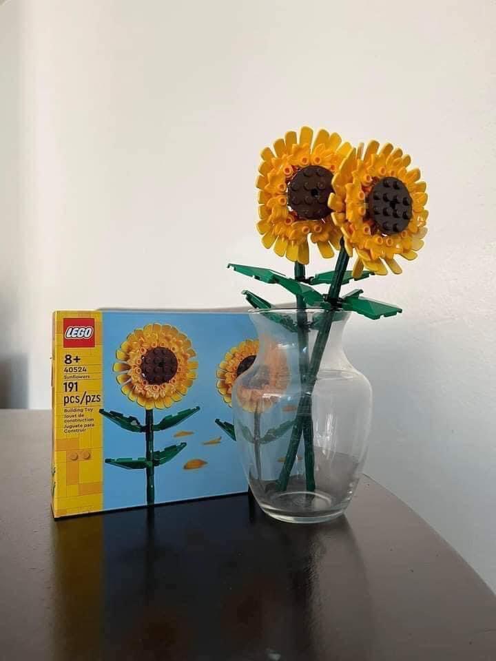 Frikimaestro's tweet photo. Ahora sé que hay ramos de flores de Lego y ya no quiero otra cosa https://t.co/CYWwPJ923U