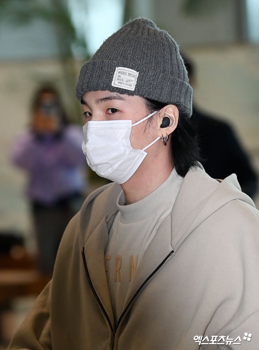 letstalkaboutKR's tweet photo. อมกกก ชูก้า ที่สนามบินอินชอน ตามรายงานข่าวบอกว่ากำลังจะเดินทางมา“ประเทศไทย”เพื่อมาถ่าย MV ค่าาาา 

#SUGA #BTS https://t.co/jjGnchLSns
