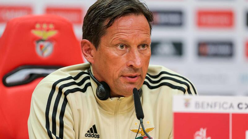 CabineSport's tweet photo. Roger Schmidt: "O árbitro com o Sporting vai ao VAR e hoje, num lance mais claro, não vai. Não compreendo, nem aceito. Foi um erro do árbitro. Podíamos ter feito o 2-0." https://t.co/jug35hvXk4