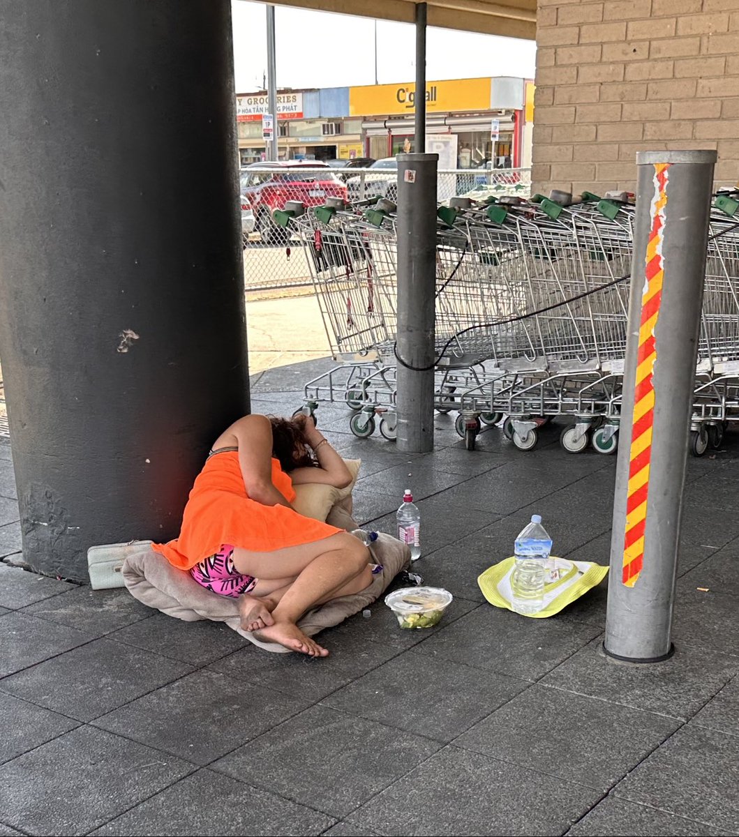 LePhuochai's tweet photo. … Điều mà dưới thời cựu thủ tướng Scott Morrison, @ScottyFromMktg KHÔNG THẤY, chỉ thấy mấy tháng nay dưới thời Anthony Albanese, @AlboMP 

Dân chúng NGƯỜI ÚC có buồn không??

#Australia #Melbourne https://t.co/FtD2pm2Gac