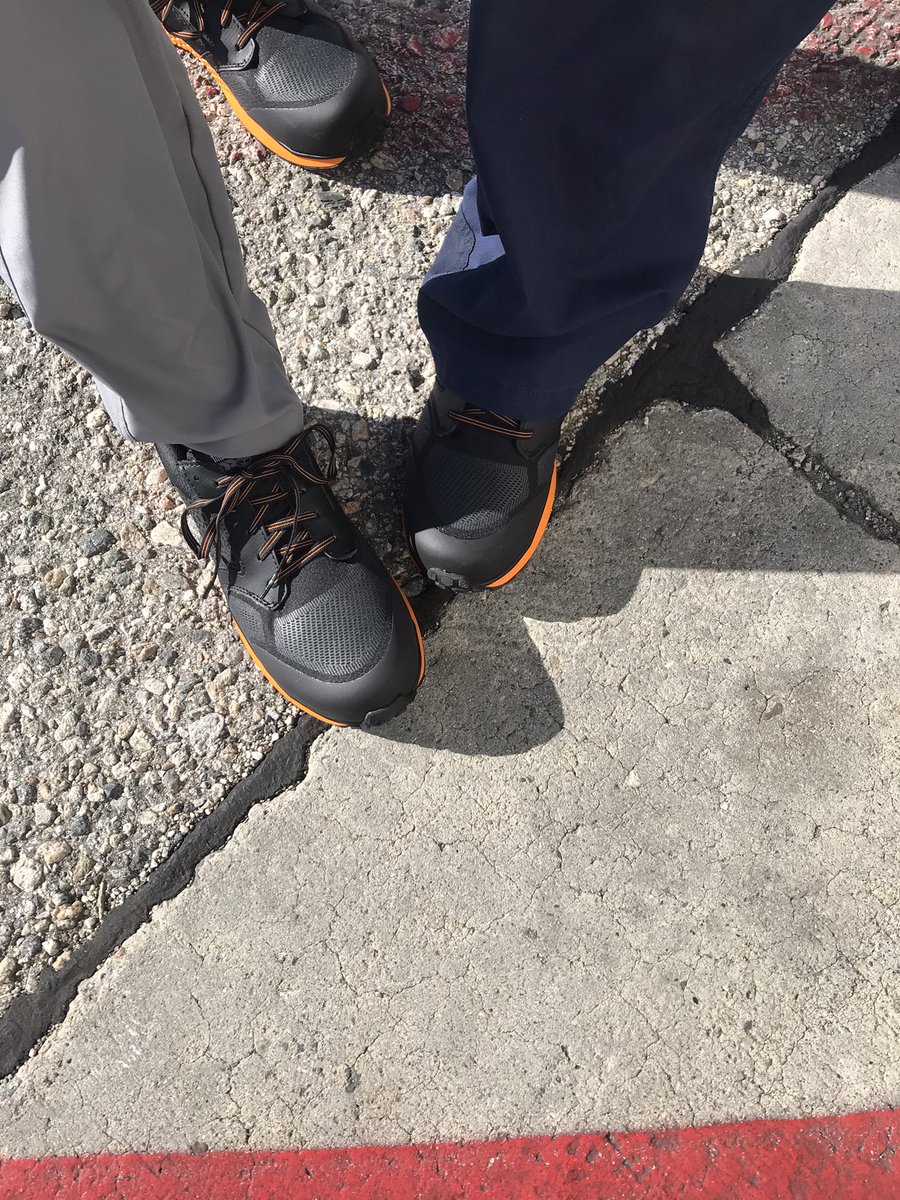 ChristineRitze2's tweet photo. Stylish Safety shoes at LAX where safety is always fashionable!
#nosmallrolesinsafety @mcgrath_jonna @AOSafetyUAL @JohnK_UA https://t.co/uVOHAqawIY