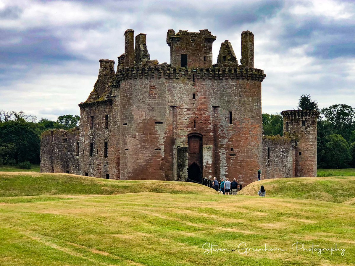 Caerlaverock Castle 🏴󠁧󠁢󠁳󠁣󠁴󠁿.                  <a href="/VisitScotland/">VisitScotland</a> <a href="/hidumfries/">HI Dumfries</a> <a href="/andrewsp2009/">Andrew Spratt</a> <a href="/amkingphoto/">Mackenzie King 🐺</a> <a href="/UndisScot/">Undiscovered Scotland</a> <a href="/HistEnvScot/">Historic Environment Scotland</a> #beautiful #Scotland #Castle