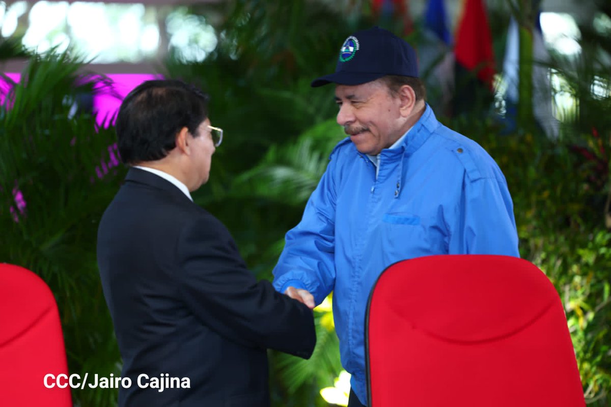 #Fotos📸| El Presidente de #Nicaragua, Cmdte. Daniel Ortega y Vicepresidenta, Cra. Rosario Murillo en comunicación con las familias nicaragüenses, junto a autoridades que trabajan para preservar la paz 🕊, estabilidad y  seguridad en todo el país, donde se comenta sobre la