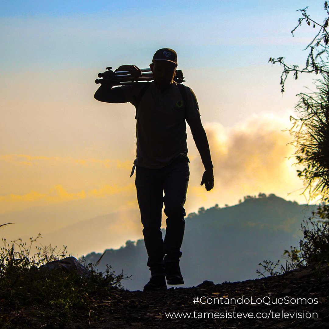 TamesisTeve's tweet photo. #diadelperiodista Ser periodista es tener el privilegio de cambiar algo todos los días en un escenario fundamental para fortalecer el tejido social, haciendo un ejercicio desde, por y para las comunidades.
#ContandoLoQueSomos https://t.co/3vumoxGHZH