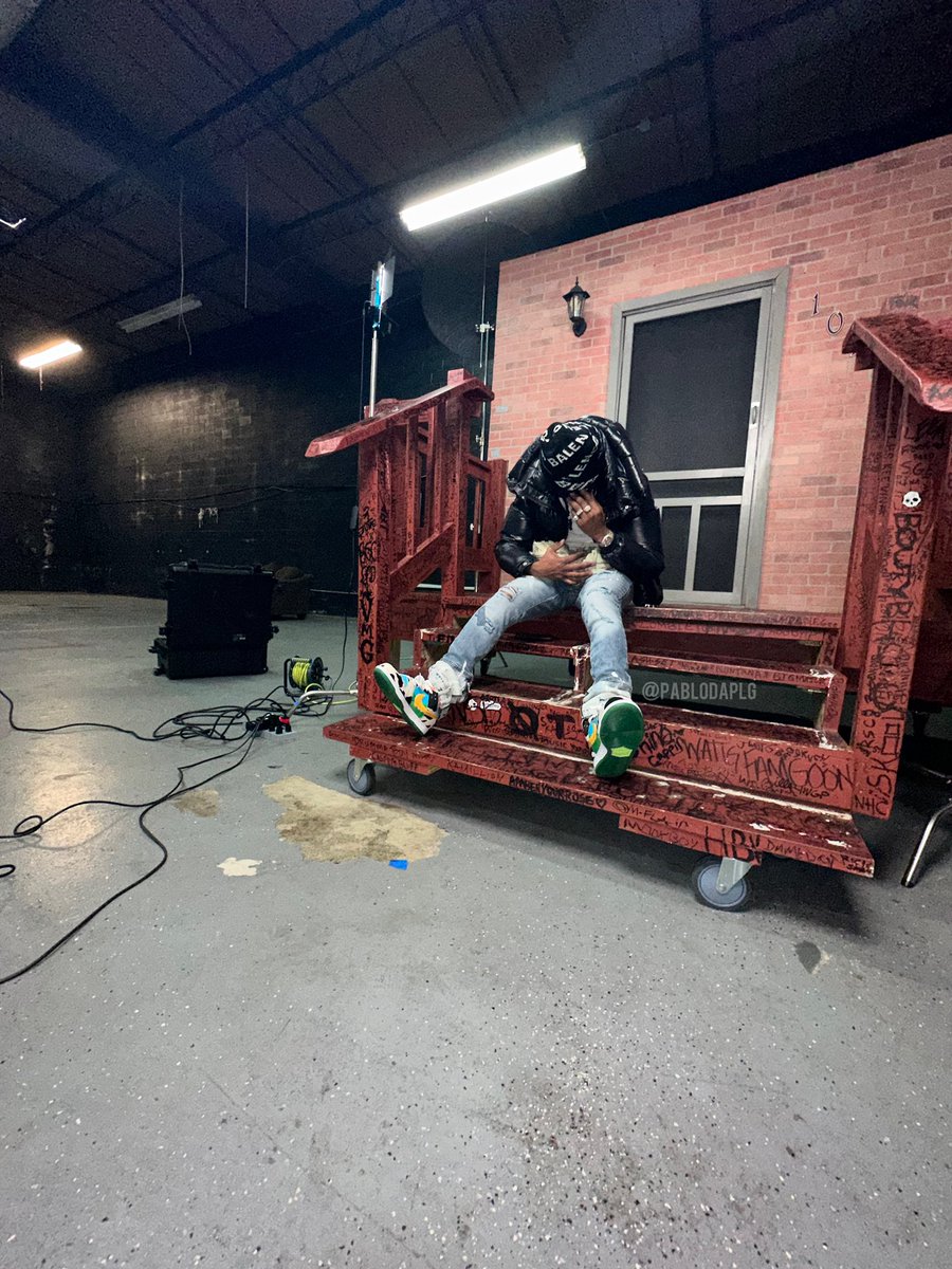 🅿️ablo on Twitter "RT pablopunisha Jumped off da porch & Ran it up!🤑"