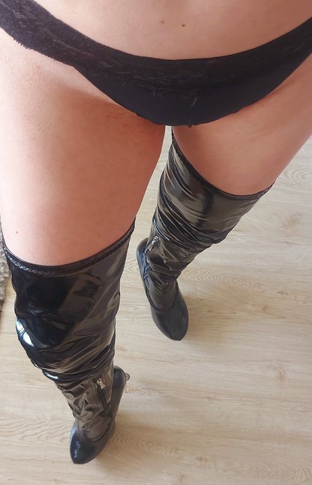 @BLoveboots My new boots https://t.co/9CPrwhid1l<a class="tags" target="_blank" title="On Twitter" href="/?out=eyJ0eXAiOiJKV1QiLCJhbGciOiJIUzUxMiJ9.eyJpYXQiOjE3MjU0ODAwNTEsImlzcyI6InR3cG9ybnN0YXJzLmNvbSIsIm5iZiI6MTcyNTQ4MDA1MSwiZXhwIjoxNzU3MDE2MDUxLCJyZWRpcmVjdF91cmwiOiJodHRwczovL3R3aXR0ZXIuY29tL0JMb3ZlYm9vdHMifQ.a_ULZ6t2D4ioda4BkM7VQS68ZowNeSKy0mffYG_7DOuAPsqgrLmraNJYy5z3MUQdNohMEDr7GbmhAZTrjHPnsA">@BLoveboots</a><a href="/tag/dildo"class="tags"><span>#dildo</span></a><a href="/tag/leatherboots"class="tags"><span>#leatherboots</span></a><a href="/tag/leathermask"class="tags"><span>#leathermask</span></a><a href="/tag/leathercatsuit"class="tags"><span>#leathercatsuit</span></a>
