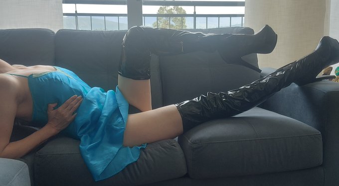 @BLoveboots My new boots https://t.co/9CPrwhid1l<a class="tags" target="_blank" title="On Twitter" href="/?out=eyJ0eXAiOiJKV1QiLCJhbGciOiJIUzUxMiJ9.eyJpYXQiOjE3MjU0ODAwNTIsImlzcyI6InR3cG9ybnN0YXJzLmNvbSIsIm5iZiI6MTcyNTQ4MDA1MiwiZXhwIjoxNzU3MDE2MDUyLCJyZWRpcmVjdF91cmwiOiJodHRwczovL3R3aXR0ZXIuY29tL0JMb3ZlYm9vdHMifQ.CuA8_dObN93RD-3g2kIimo1-iIyoC1OfnnS_K64GTho9ljKrjKKzUBXhrmvtR8kcK0FeOAfSIMmnkuNBKzH1Wg">@BLoveboots</a>
