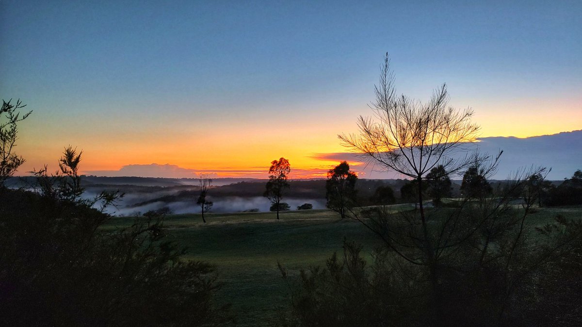 Royal North putting on a show this morning #sunrise #teetime  #golfsydney #sydneygolf #publicgolf #ゴルフ #morninggolf #kuringgai #golf #sunrisegolf #elitegolfnsw #golflife #golfers