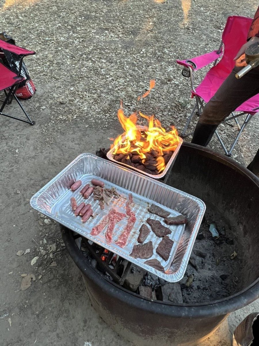 pearKT2's tweet photo. Preparing for a Camping BBQ😜 https://t.co/DZhhNRs5Dc
