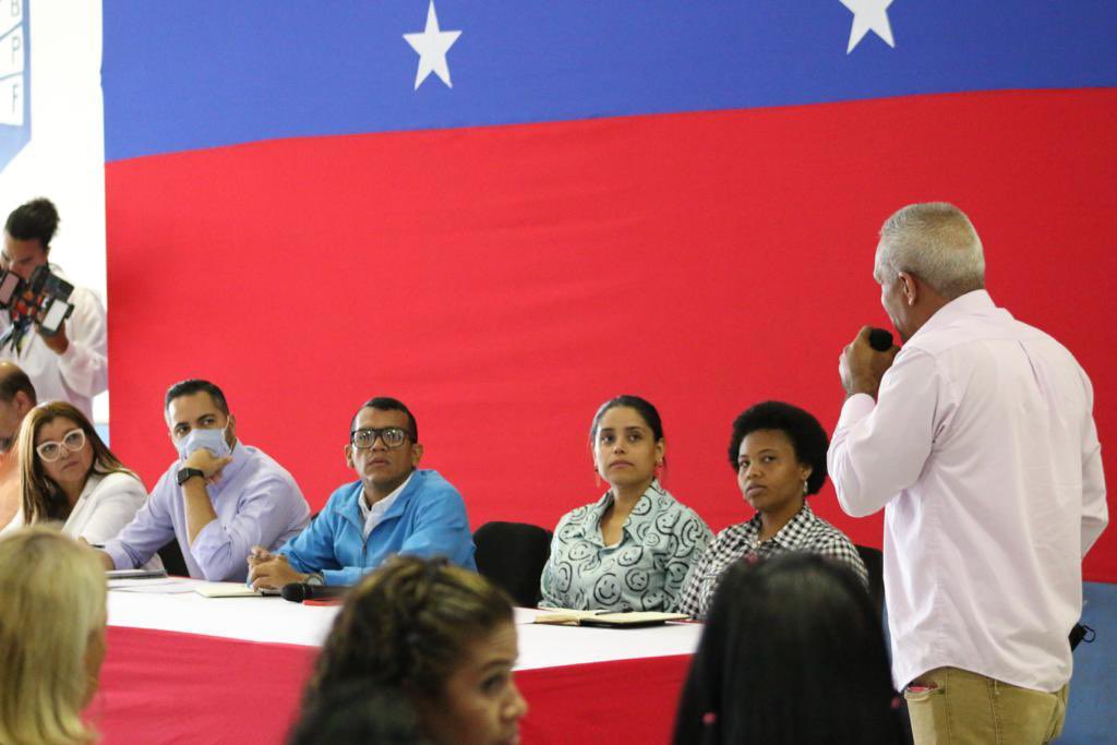 La fuerza amorosa de los movimientos sociales se activa para seguir construyendo la bonita #Venezuela // Hoy también acompañamos a la dirigencia social en tremenda asamblea del Congreso de la Nueva Época del estado Miranda.

<a href="/NicolasMaduro/">Nicolás Maduro</a> <a href="/PartidoPSUV/">PSUV</a>