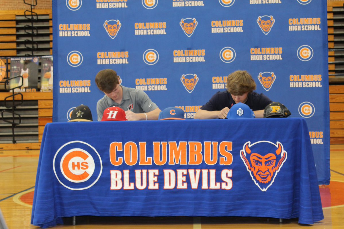 JakeCourville1's tweet photo. Excited to make it official today. Can’t wait for the next 4 @PrivateersBSB @DaxNorris @philly1021 https://t.co/hrU5pueTAO