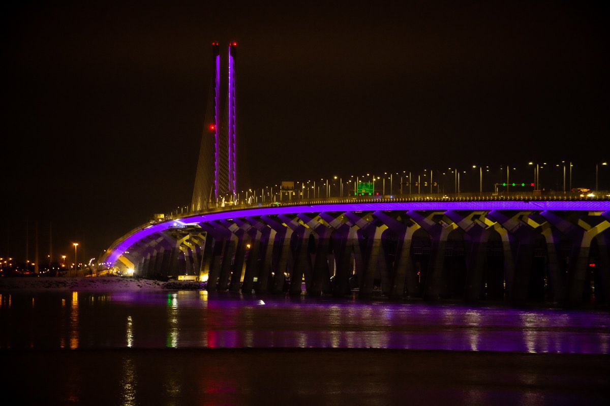 Tonight, the SamuelDeChamplainBridge in Montreal is lit in purple to pay tribute to the victims and families affected by the tragedy in Laval.