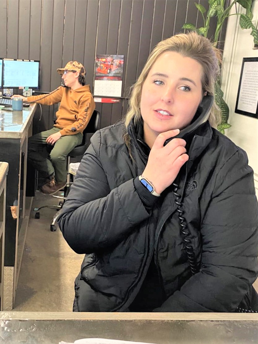 EdmondsImport's tweet image. It’s been very busy here at Edmonds Import Auto. Tracey and Hunter are always glued to the phones. If you ever need anything, you can schedule at edmondsimportauto.com, or text us at (907)331-0111 or (419)679-5434.