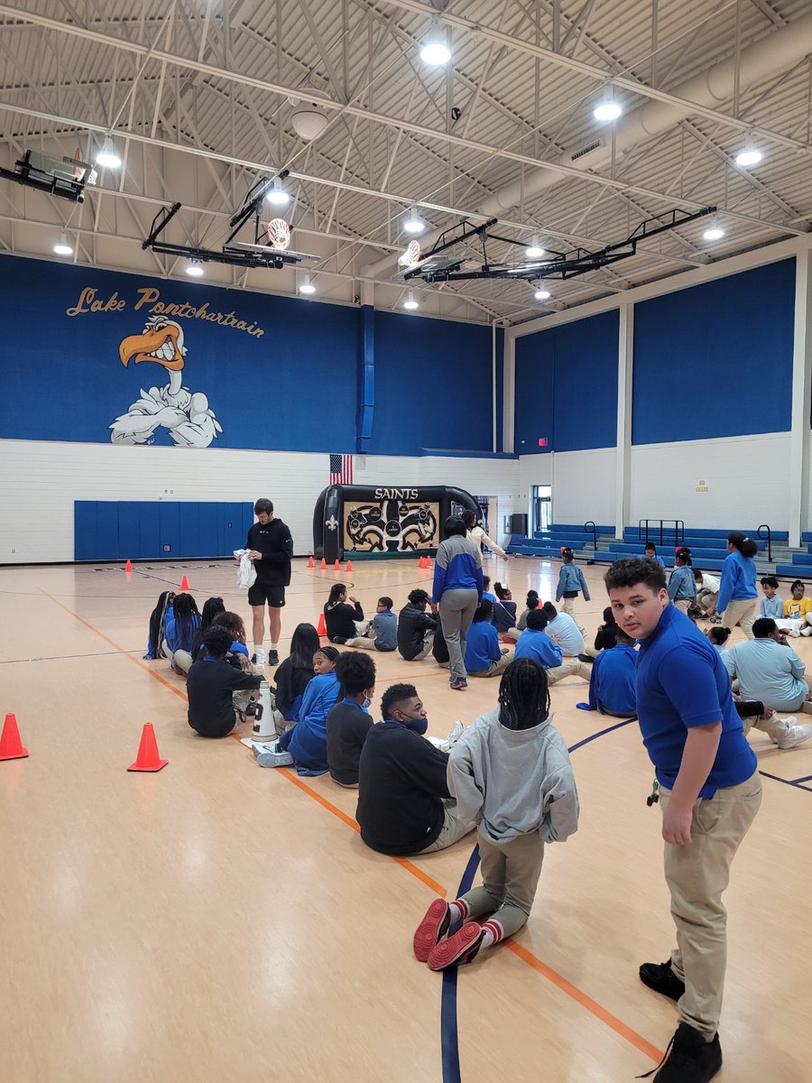 ElementaryLake's tweet photo. Thank you @NewOrleansSaints for bringing the NFL Play Experience to our school today!! Students had a wonderful time of football trivia, football throwing, tshirts, prizes, and more! https://t.co/MrBSvf1dtX