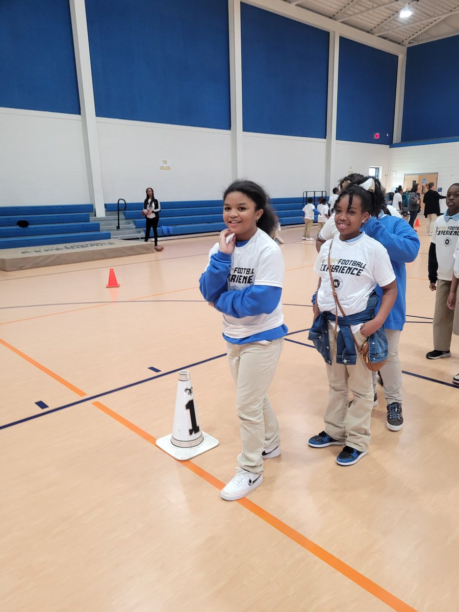 ElementaryLake's tweet photo. Thank you New Orleans Saints for bringing the NFL Play Experience to our school today!! Students had a wonderful time of football trivia, football throwing, tshirts, prizes, and more! https://t.co/8Y7RGalXF7