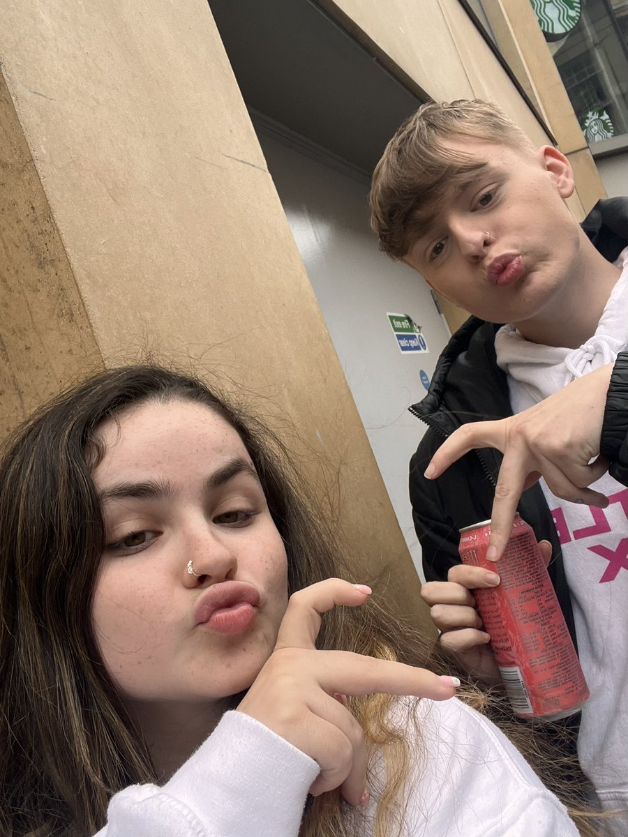 jerrieslovebot's tweet photo. happy 21st to my bestie🫶🏼 so grateful for you hope you have the best day ever u deserve it🤍🤍 need to see you asap xx @HOTWASABl https://t.co/UeT99JeaFZ