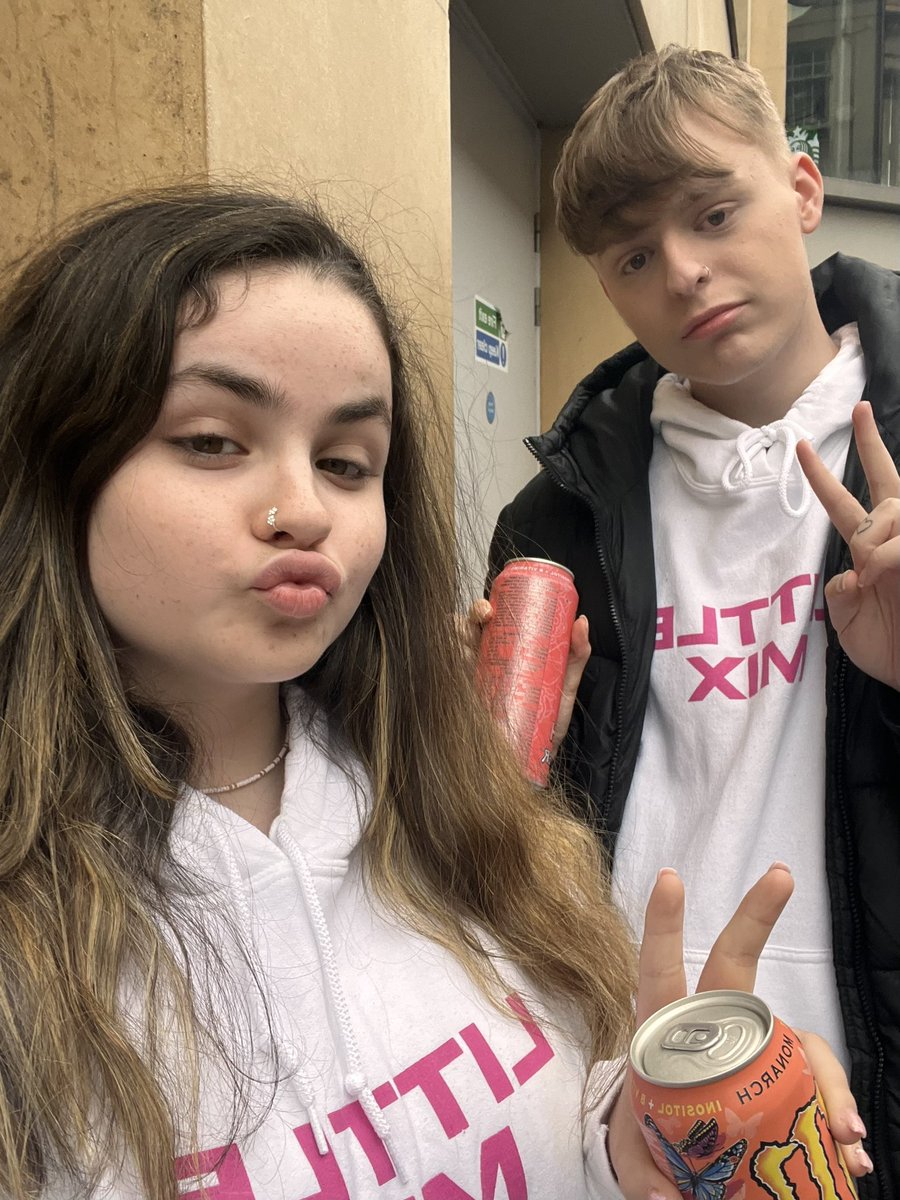 jerrieslovebot's tweet photo. happy 21st to my bestie🫶🏼 so grateful for you hope you have the best day ever u deserve it🤍🤍 need to see you asap xx @HOTWASABl https://t.co/UeT99JeaFZ